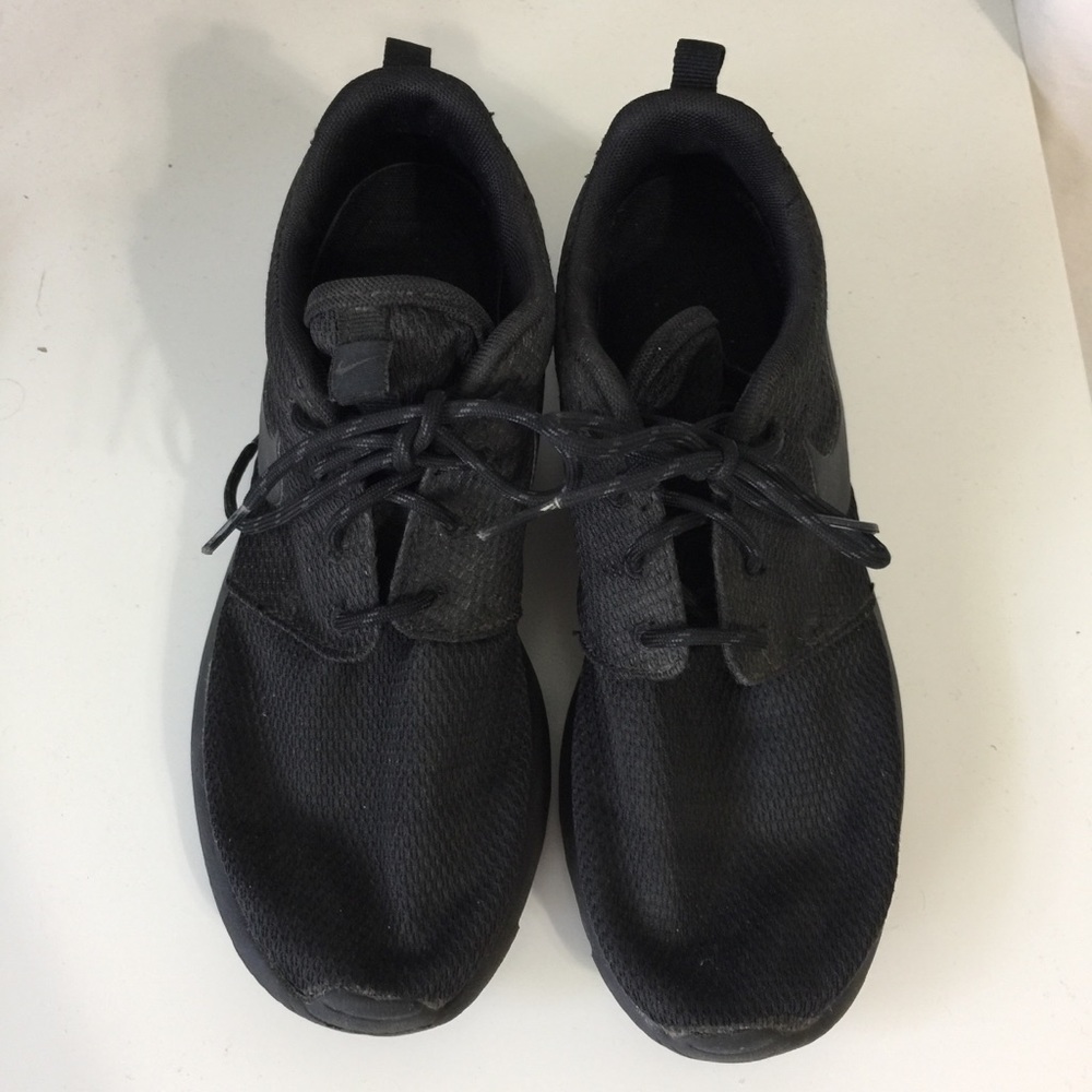 Nike Roshe Women’s Black